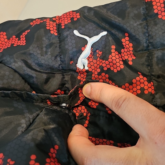 Puma Black and Red Size 8 Snap Up Puffer Vest - Picture 5 of 6